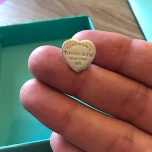 Return to Tiffany heart earring mini- only 1